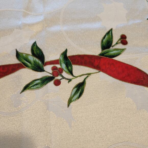 Vintage Christmas Tablecloth 82x58" Rectangle Red Holly Berry Pattern Shimmery - Picture 11 of 16